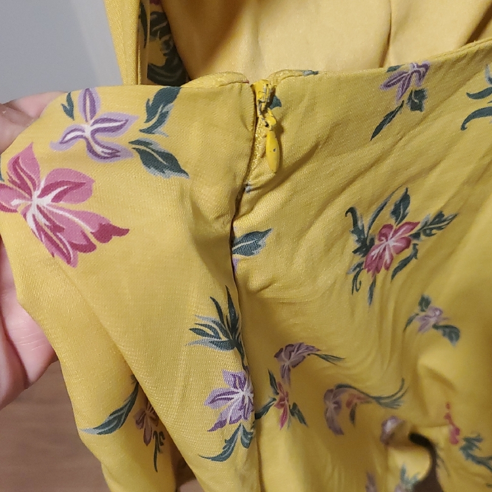 Timing Yellow Floral Ruffle Romper - Picture 10 of 11